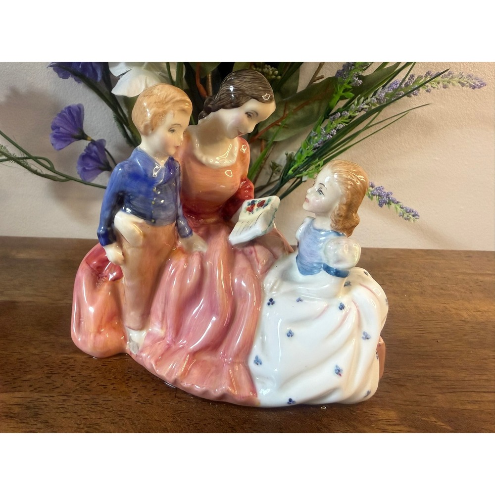 Royal Doulton The Bedtime Story HN2058 Figurine Mother Children Reading Bone